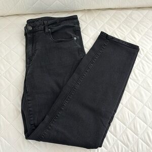 American Eagle Black straight jean!